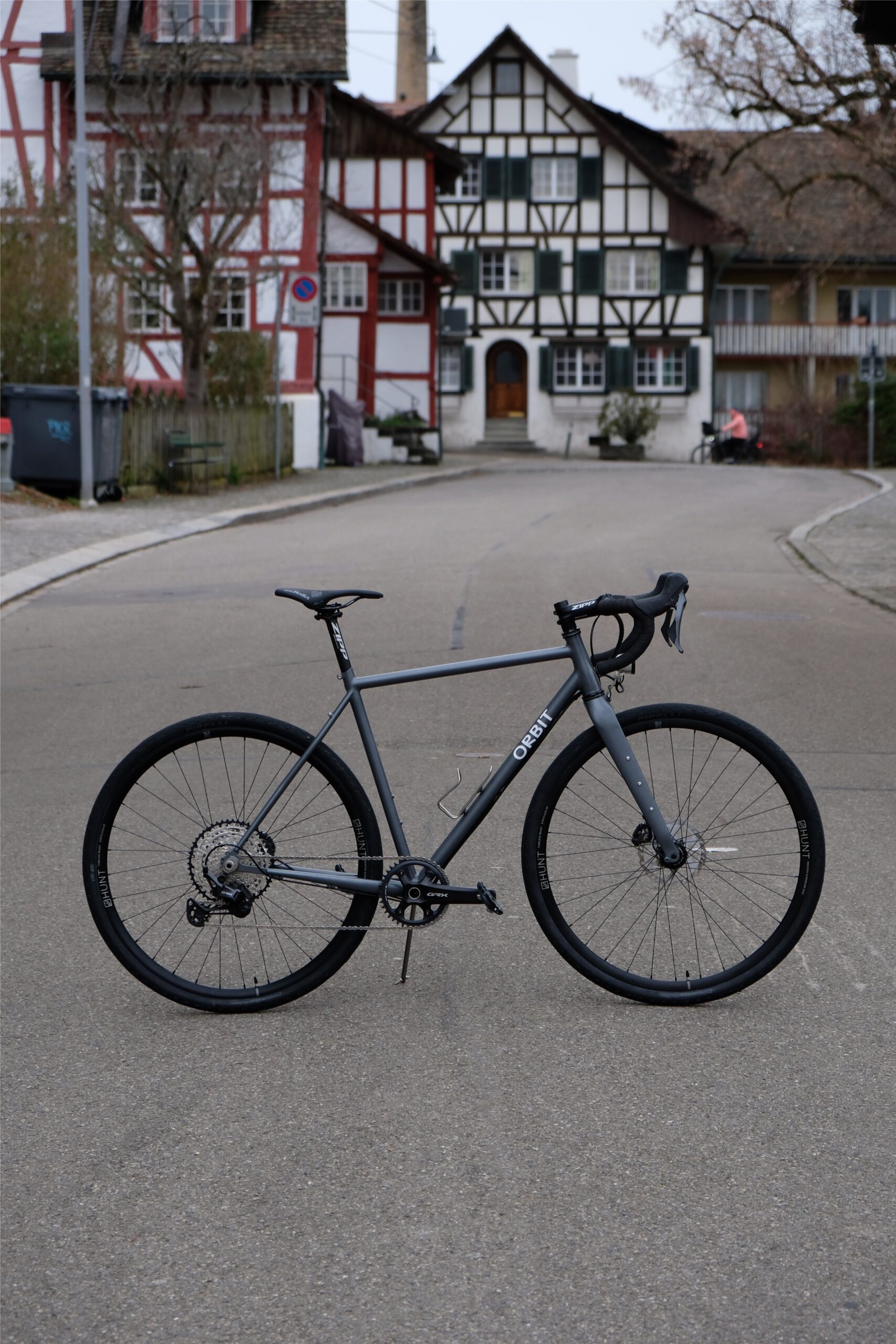 Orbit Frameworks Zürich – Gravelbike mit Beleuchtung für den Alltag und zum Reisen